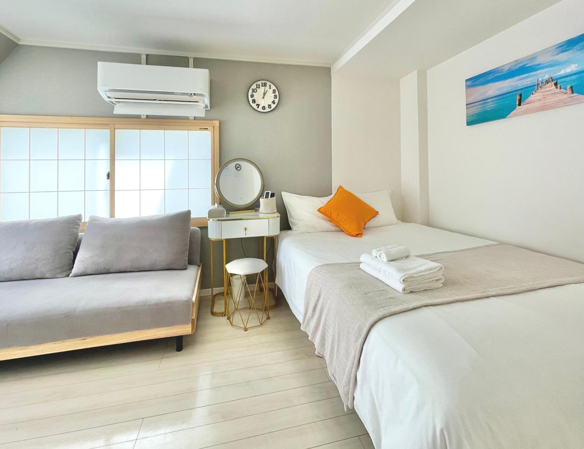 Kosumosu Hotel Tokyo Bagian luar foto
