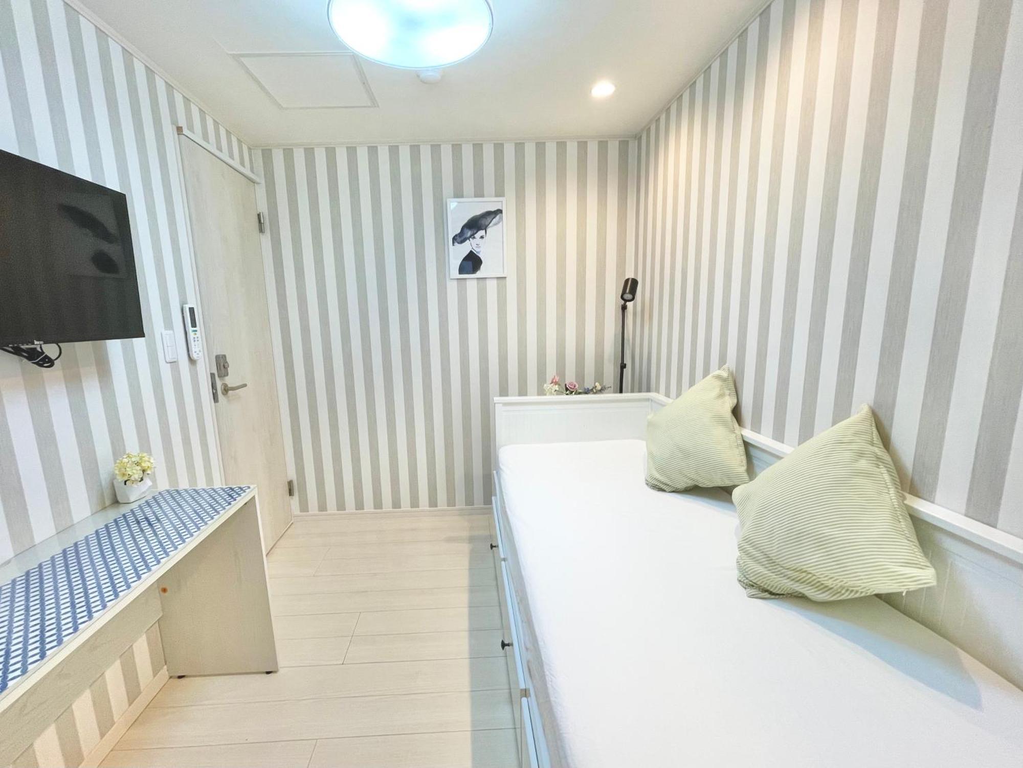 Kosumosu Hotel Tokyo Bagian luar foto