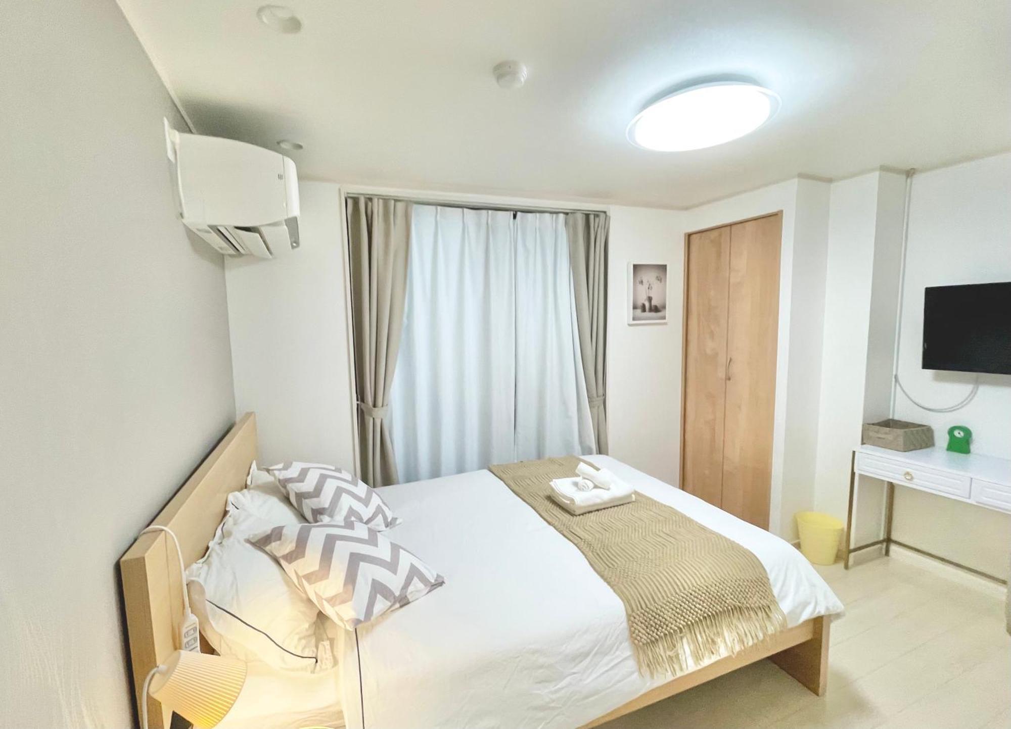 Kosumosu Hotel Tokyo Bagian luar foto